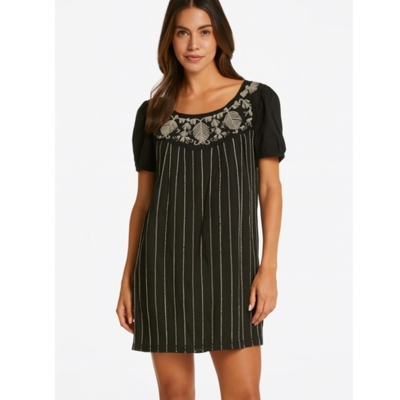 Gianni Bini Dresses & Skirts - Gianni Bini Cotton Boho Embroidered Lined Mini Black/White Dress Size 8
